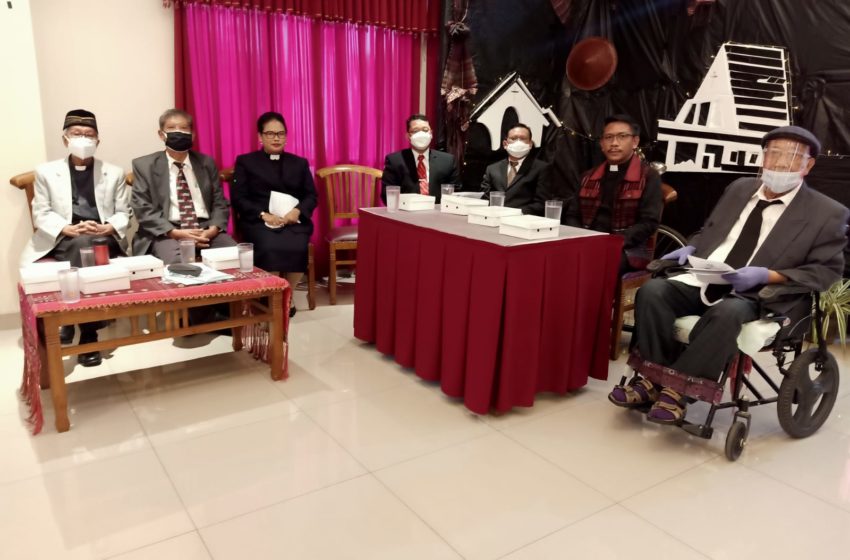  Praeses Bernard Manik Melayani Ibadah Golden Memory HKBP Kebayoran Lama