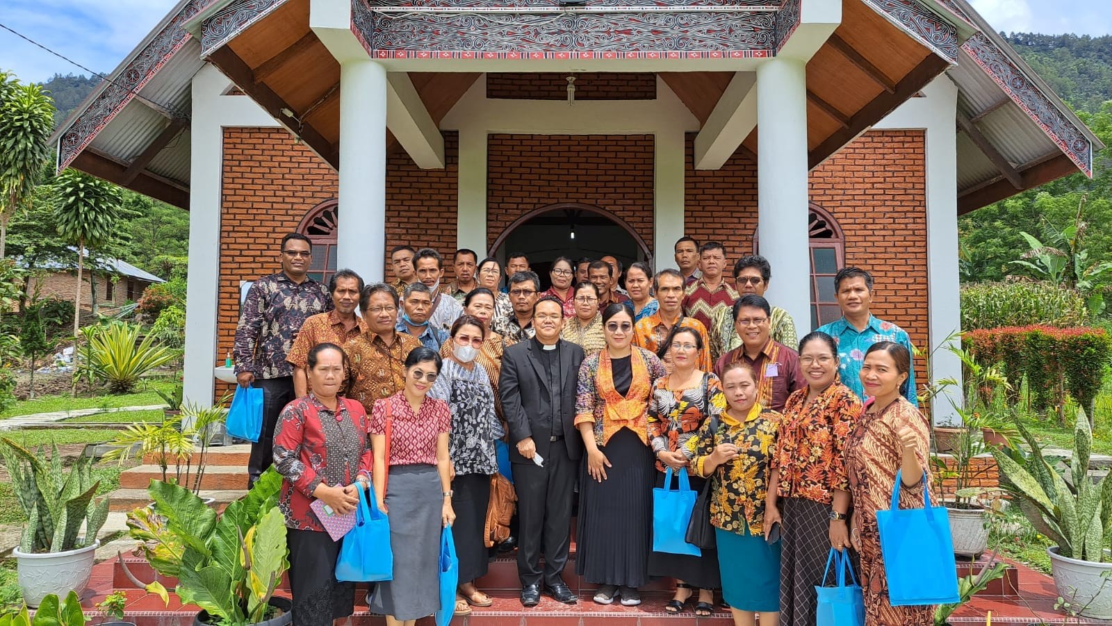 Tertunda 2 Tahun Akibat Pandemi Parhalado Hkbp Se Resort Simalingkar B Bersukacita Mengikuti 