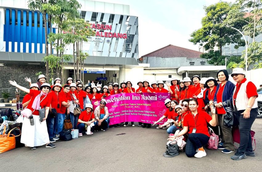  Ina Naomi HKBP Tebet Berkunjung ke HKBP Sukabumi. Ibadah dan Berwisata Bersama.